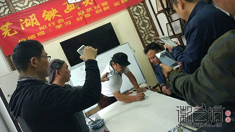 謝克謙老師在畫鷹1