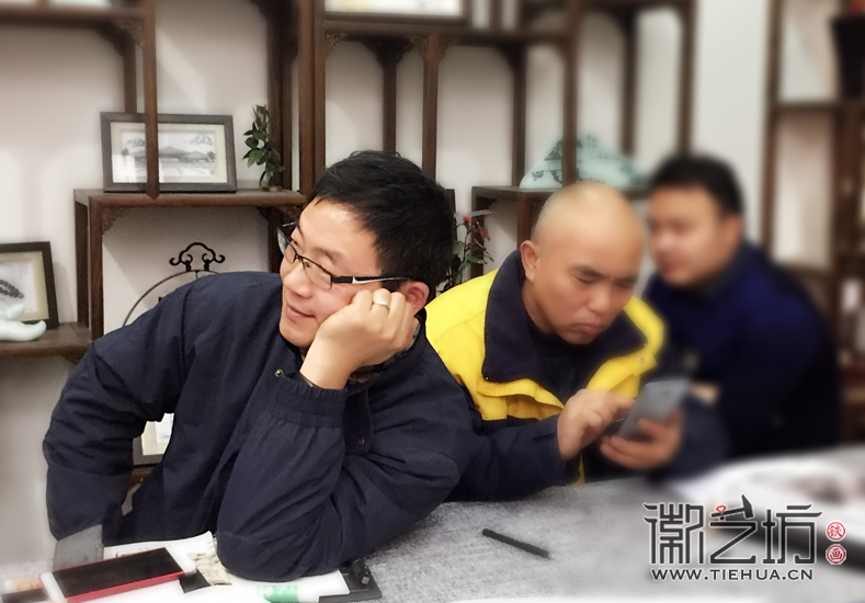 徽藝坊鐵畫(huà)藝人走進(jìn)風(fēng)格色彩 (25)