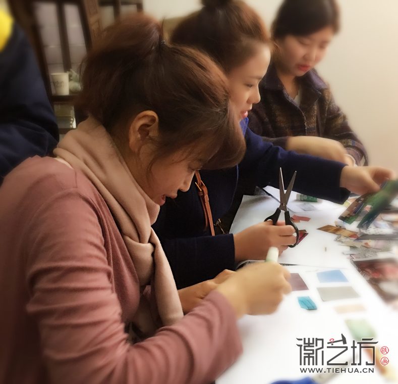 徽藝坊鐵畫(huà)藝人走進(jìn)風(fēng)格色彩 (20)