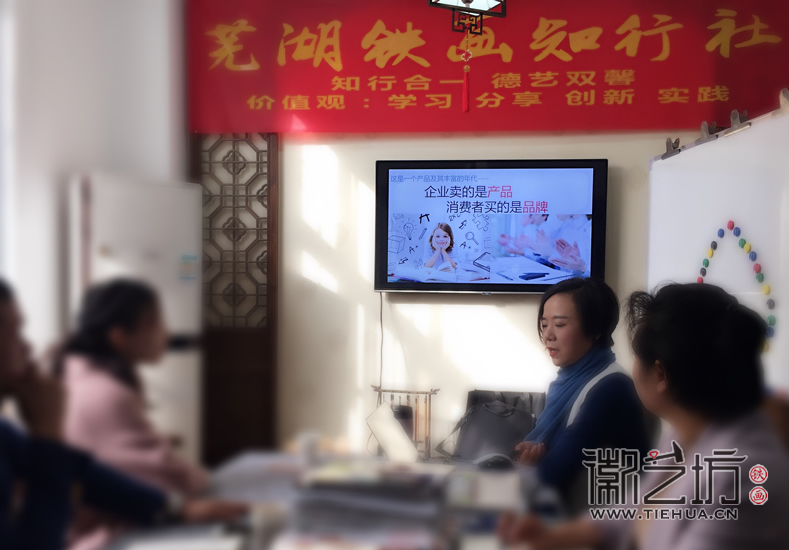 徽藝坊鐵畫(huà)藝人走進(jìn)風(fēng)格色彩 (47)