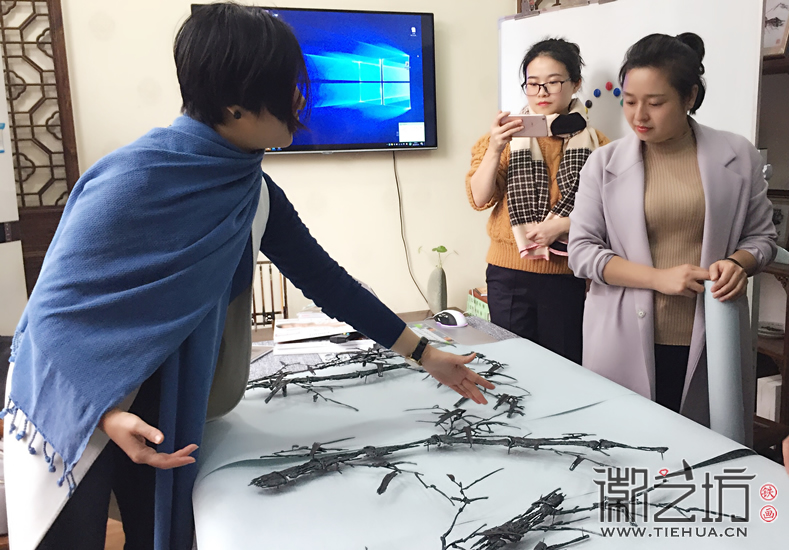 徽藝坊鐵畫(huà)藝人走進(jìn)風(fēng)格色彩 (57)