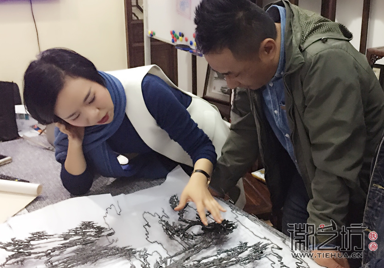徽藝坊鐵畫(huà)藝人走進(jìn)風(fēng)格色彩 (53)