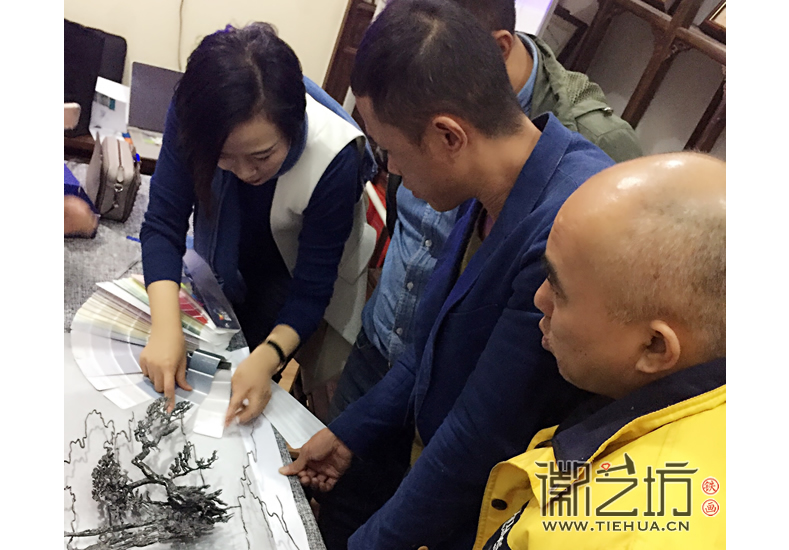 徽藝坊鐵畫(huà)藝人走進(jìn)風(fēng)格色彩 (54)