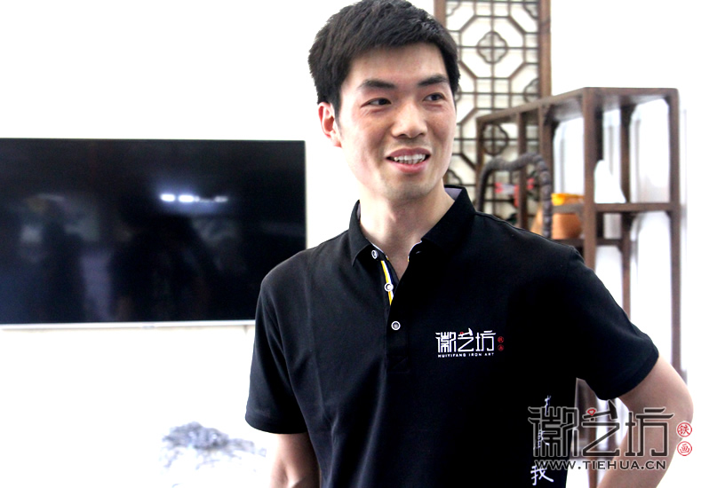 徽藝坊鐵畫(huà)迎來(lái)蕪湖商貿(mào)學(xué)院學(xué)子前來(lái)參觀 (2)