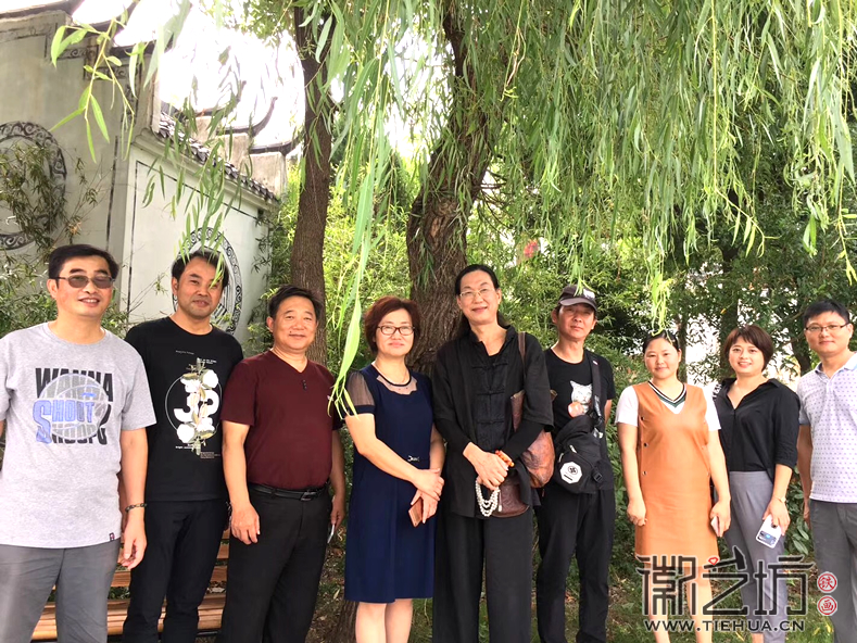 徽藝坊鐵畫品牌總監(jiān)李伶考察蕪湖殷港小鎮(zhèn) (1)