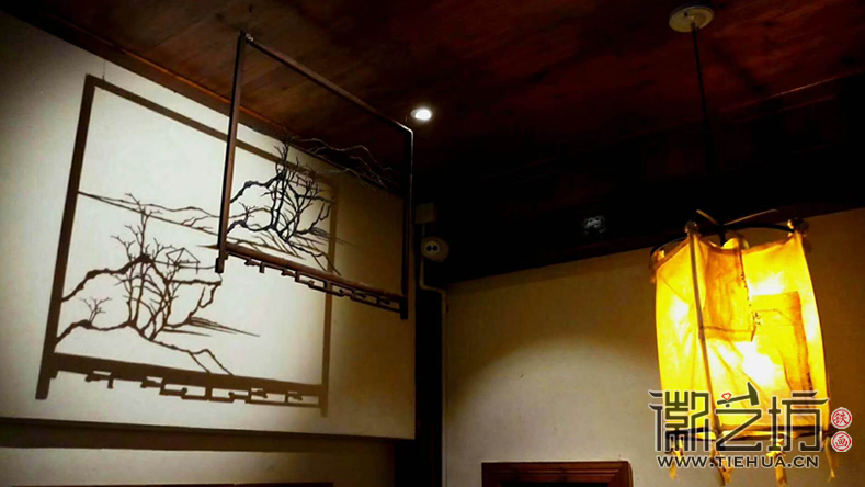 從光影里走出來的鐵畫