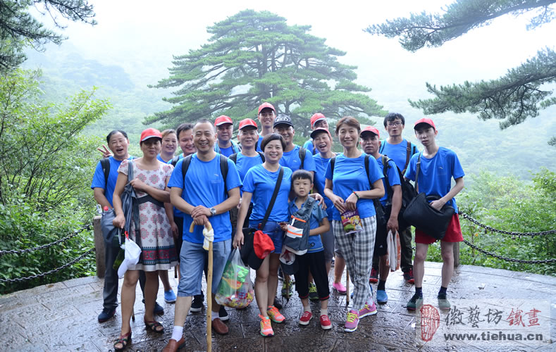 011 徽藝坊團隊在團結(jié)松前合影