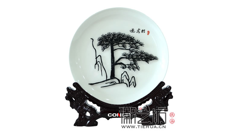 8寸瓷盤迎客松-效果圖2