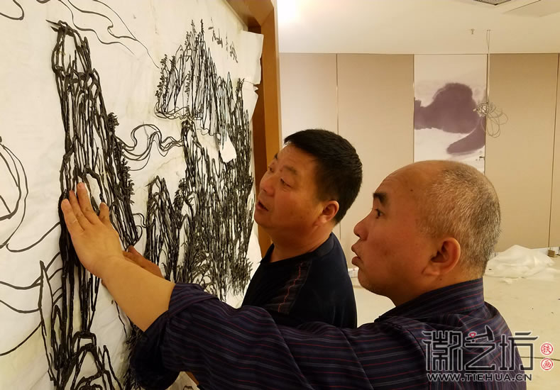 助力中博會鐵畫安裝現(xiàn)場2 助力中博會鐵畫安裝現(xiàn)場2