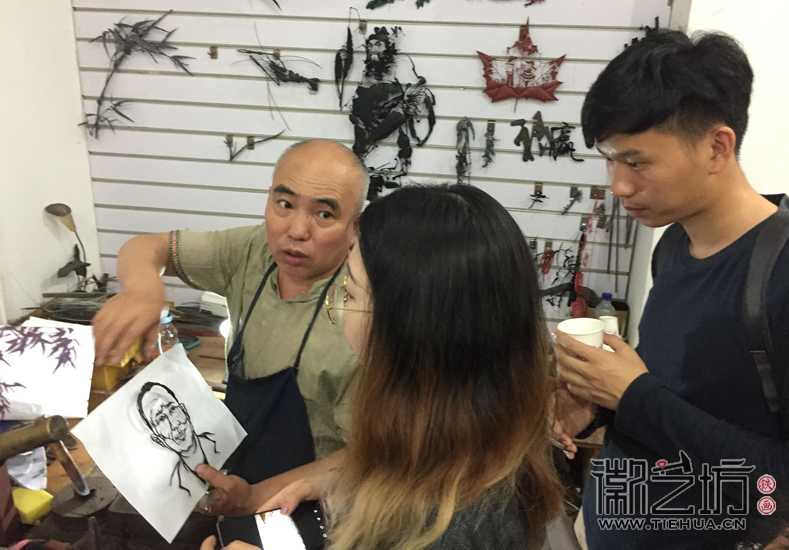 2017.6.13蕪湖鐵畫(huà)人才培養(yǎng)培訓(xùn)班學(xué)員來(lái)徽藝坊參觀(guān)學(xué)習(xí)2