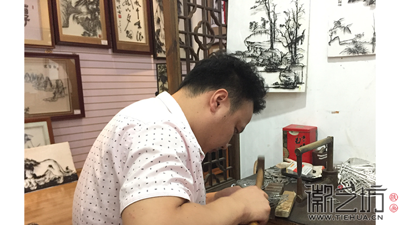 同福碗粥紀(jì)念鐵畫(huà)定制加班進(jìn)行時(shí)5