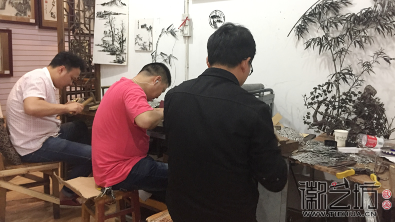 同福碗粥紀(jì)念鐵畫(huà)定制加班進(jìn)行時(shí)7