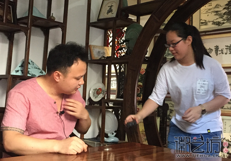 UIC大學(xué)生情系蕪湖鐵畫采訪徽藝坊鐵畫新秀李強(qiáng)3