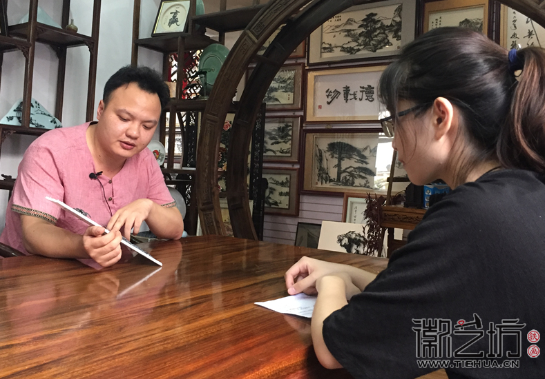 UIC大學(xué)生情系蕪湖鐵畫采訪徽藝坊鐵畫新秀李強(qiáng)1