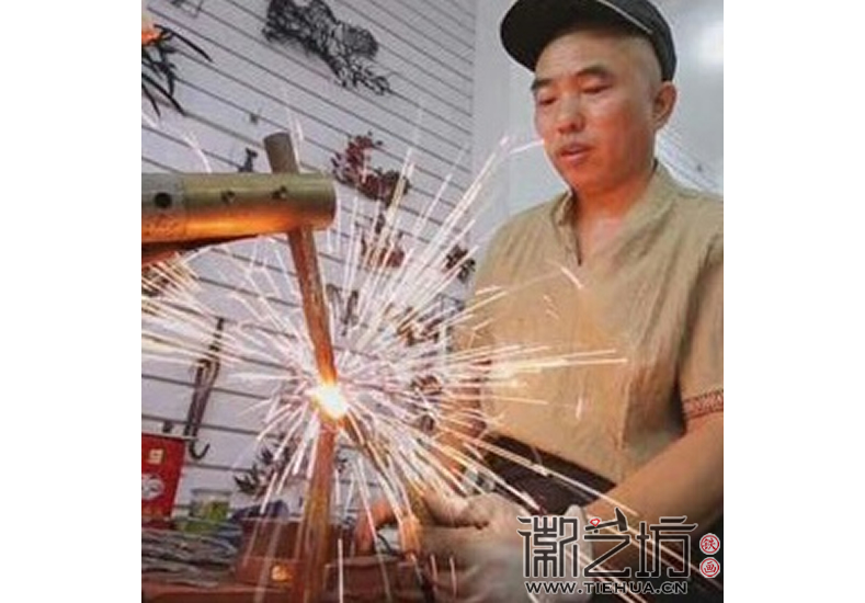 南京鼓樓實(shí)驗(yàn)中學(xué)校園文化墻鐵畫(huà)鍛制進(jìn)行中1