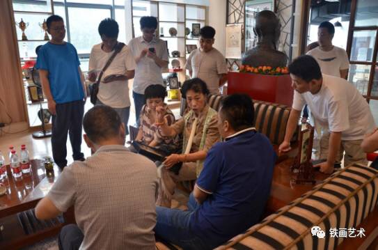 走進(jìn)國(guó)家鐵畫(huà)傳人儲(chǔ)金霞大師1