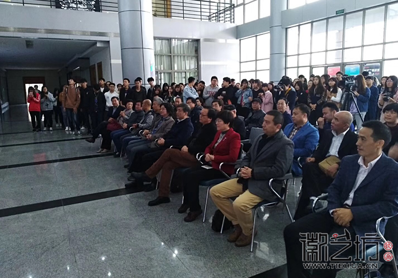 2017.10.17徽藝坊設(shè)計總監(jiān)李伶帶你一起走進(jìn)&ldquo;蕪湖鐵畫藝術(shù)人才培養(yǎng)項目&rdquo;學(xué)員結(jié)業(yè)作品展 (11)