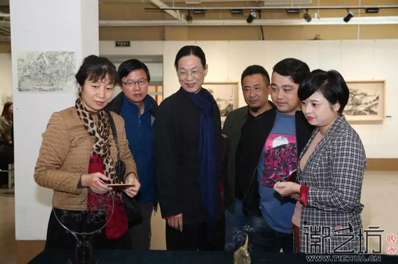 2017.10.17徽藝坊設(shè)計總監(jiān)李伶帶你一起走進(jìn)&ldquo;蕪湖鐵畫藝術(shù)人才培養(yǎng)項目&rdquo;學(xué)員結(jié)業(yè)作品展 