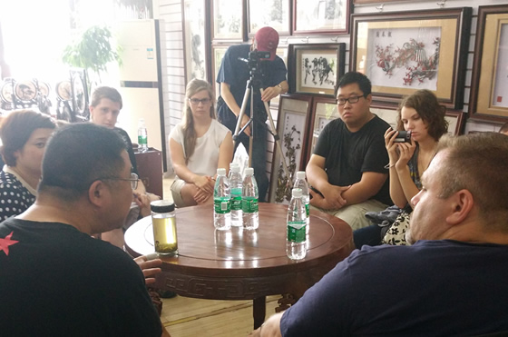 美國(guó)學(xué)術(shù)專家來(lái)徽藝坊鐵畫做學(xué)術(shù)交流