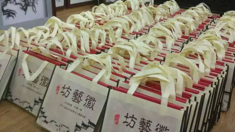 康師傅方便面華東運(yùn)營(yíng)中心2016年經(jīng)銷(xiāo)商大會(huì)鐵畫(huà)禮品整裝待發(fā)