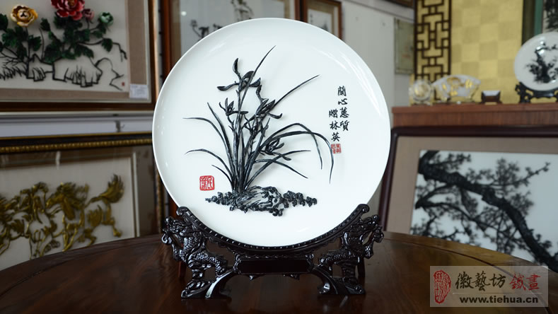蘭心蕙質(zhì)-手工鍛制而成的名師精品瓷盤鐵畫-專屬定制的禮品 蘭心蕙質(zhì)-手工鍛制而成的名師精品瓷盤鐵畫-專屬定制的禮品